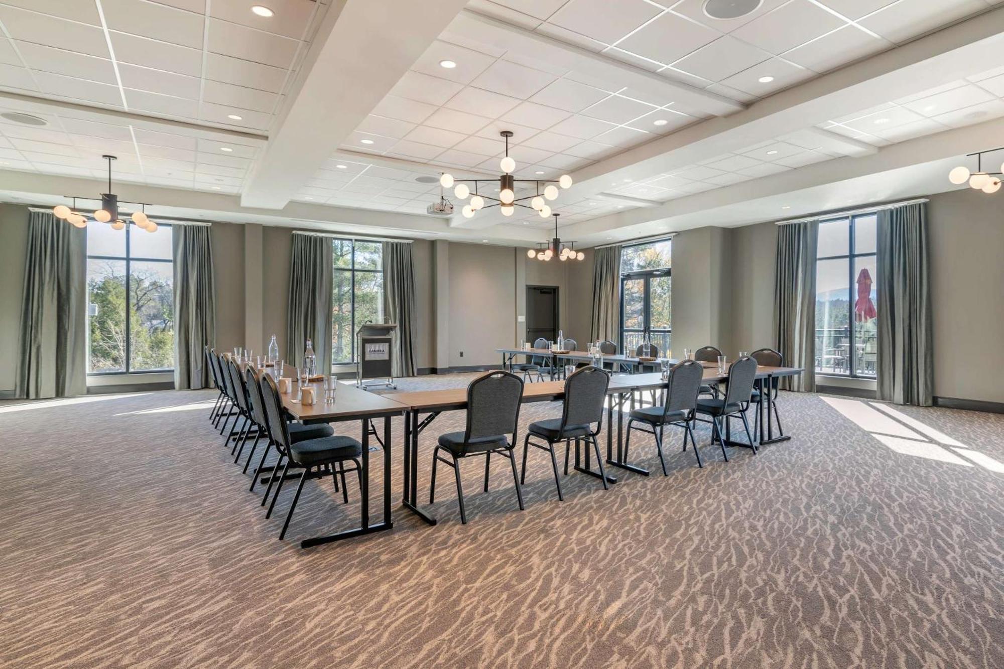 Cambria Hotel Lake Placid - Lakeside Resort ภายนอก รูปภาพ