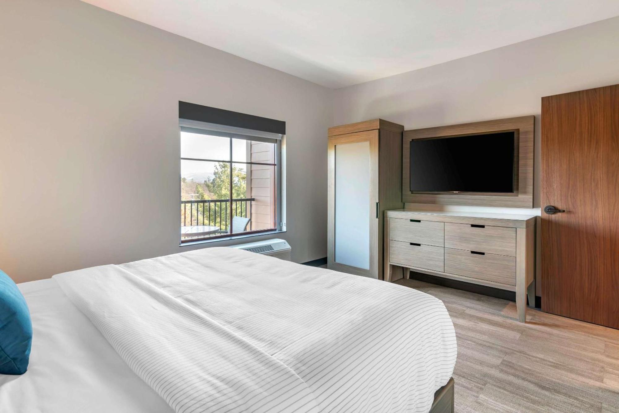 Cambria Hotel Lake Placid - Lakeside Resort ภายนอก รูปภาพ